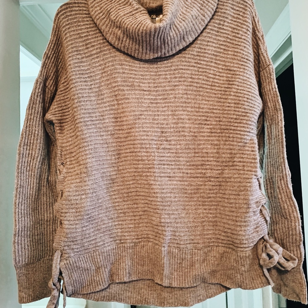 Light grey ribbed sweater